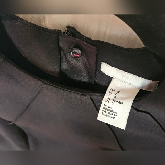 H&M Classic Black Cap Sleeve Mini Dress - Picture 3 of 7